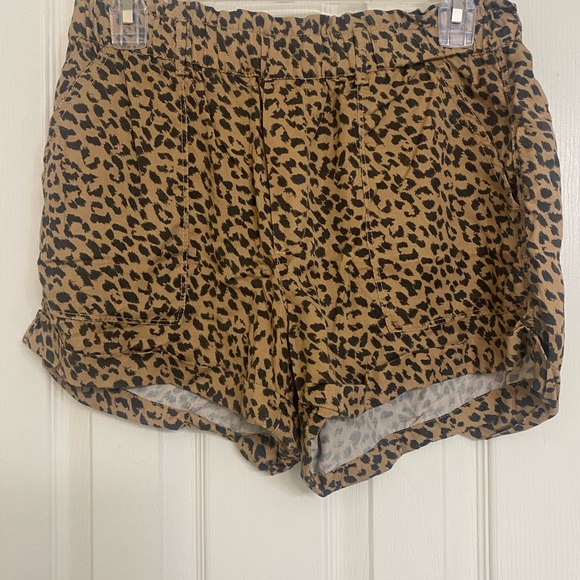 Aerie Glacier Brown Leopard Print Paper Bag Camp Shorts Size Medium - Picture 2 of 3